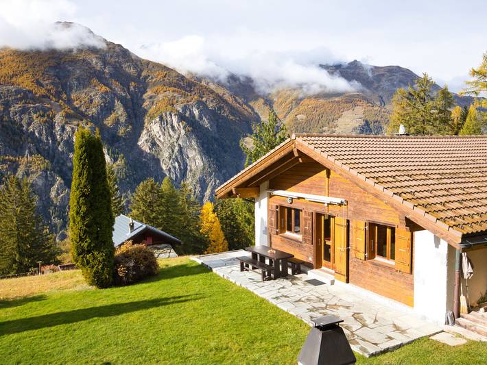 Ferienhaus für 4 Personen, mit Terrasse und Garten sowie Ausblick in St. Niklaus