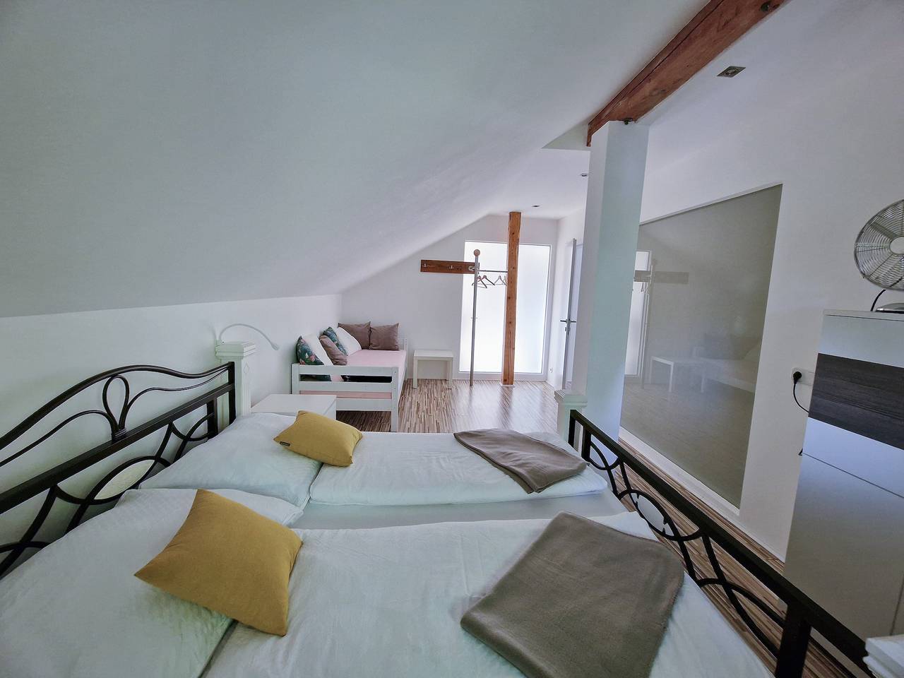 Ganze Wohnung, Apartment „Mühlviertel Lodge – Ottenschlag“ mit Bergblick, Gemeinschaftsterrasse & Wlan in Mühlviertel