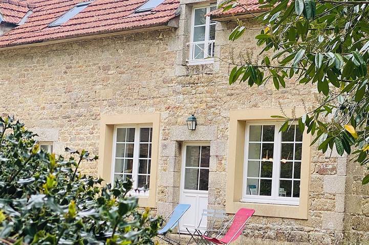Location de vacances pour 12 personnes, avec jardin à Plounévez-Lochrist