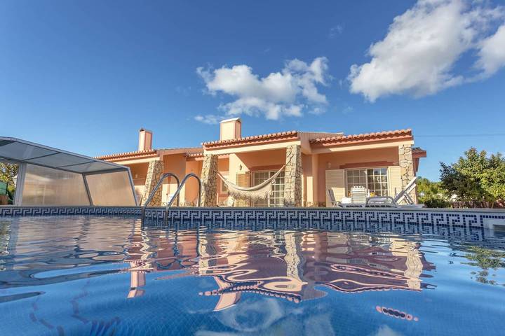 Villa für 6 Personen, mit Balkon und Garten sowie Pool