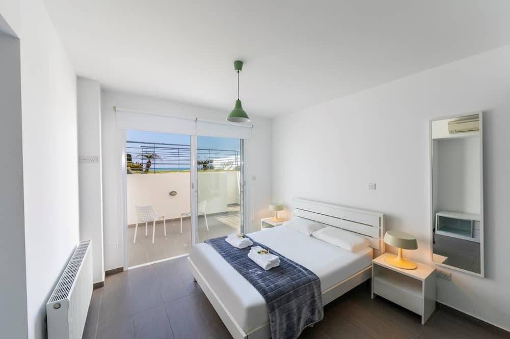 Executive-Waterfront Villa mit großem Pool, spektakuläre Sonnenuntergänge und Meerblick in Südzypern