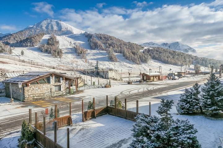 Apartamento entero, Appartamento Tracce Di Neve with Parking for 4 in Sestriere, Via Lattea