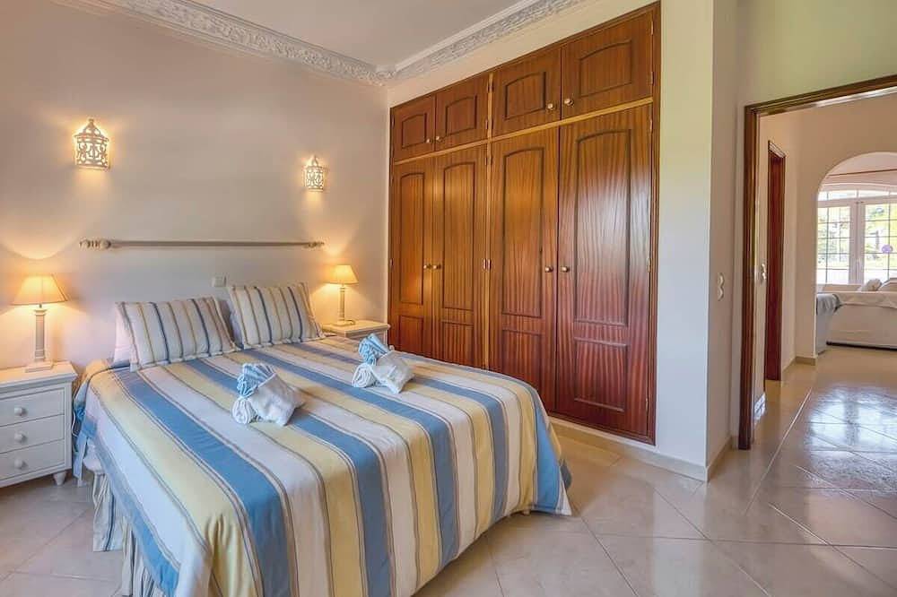 Casa Marinha 1 - Neben dem Marinha Strand mit Schwimmbad! in Lagoa, Faro Distrikt