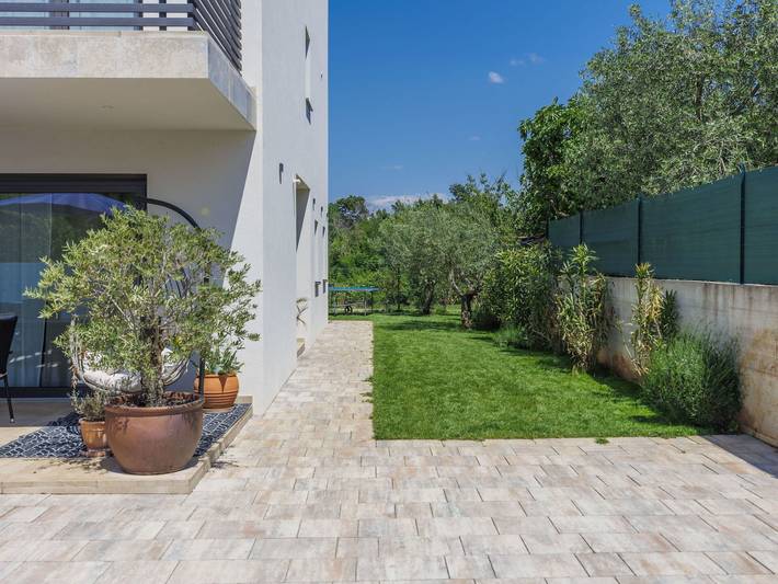 Ferienhaus für 6 Personen, mit Balkon und Whirlpool sowie Terrasse und Garten in Kosinozici - 4