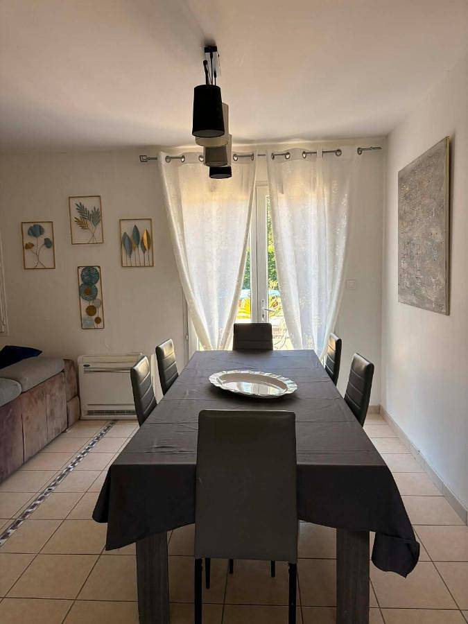 Location de vacances pour 6 personnes, avec jardin ainsi que terrasse et piscine à Collias - 4
