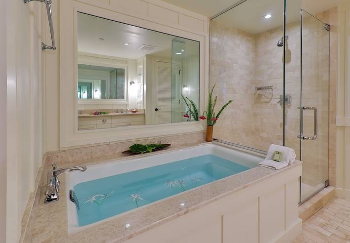 Vacation rental for 8 people, with hot tub and pool as well as yard on Oahu