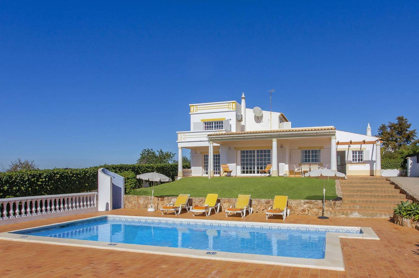 Villa para 6 pessoas com jardim in Paderne, Distrito de Faro