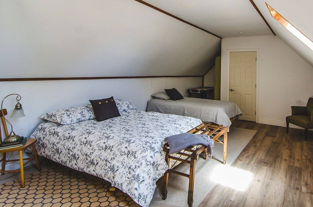 5Br Family Lakefront Cottage, Walk to Bala! in Muskoka