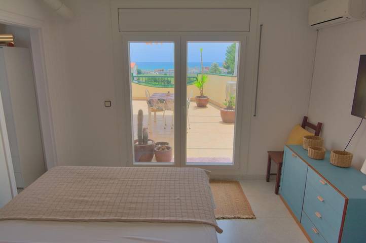 Appartement entier, Appartement 'Sunny Home' avec vue mer et grande terrasse in Cunit, Costa Dorada