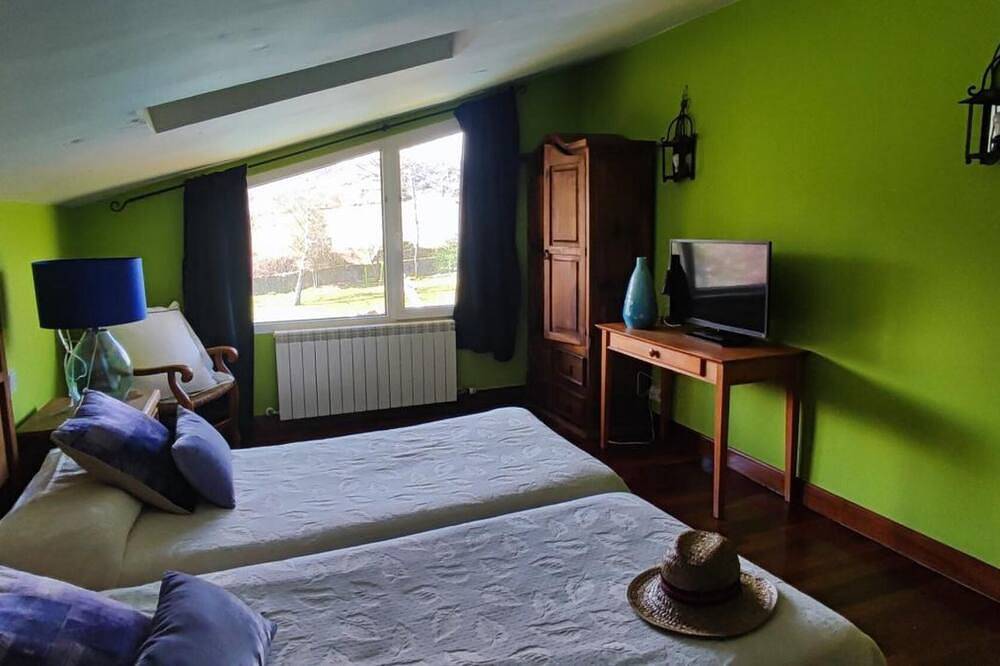 Apartamento entero, Apartamento 'Usko 1' con vistas a la montaña, piscina privada y Wi-Fi in Amurrio, Cordillera Cantábrica
