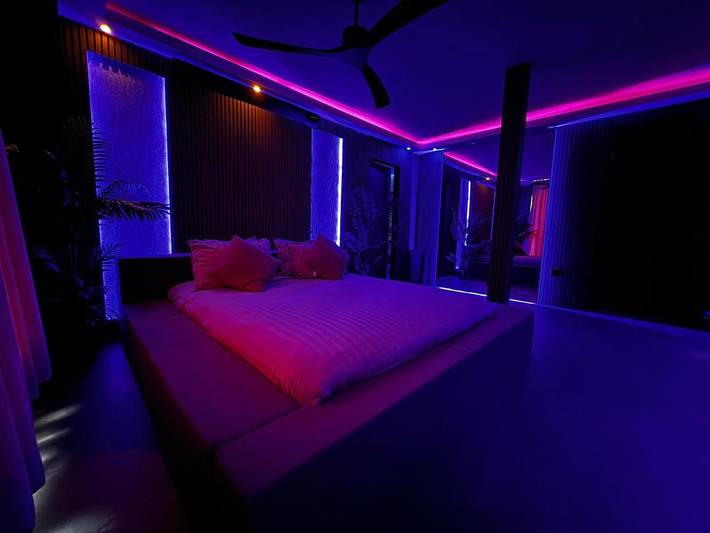 Ferienwohnung für 2 Personen, mit Balkon und Whirlpool sowie Terrasse und Garten in Rotterdam