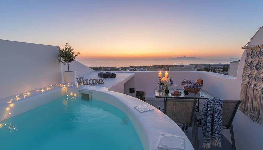 Gîte pour 2 personnes, avec Jacuzzi et Jardin à Thera