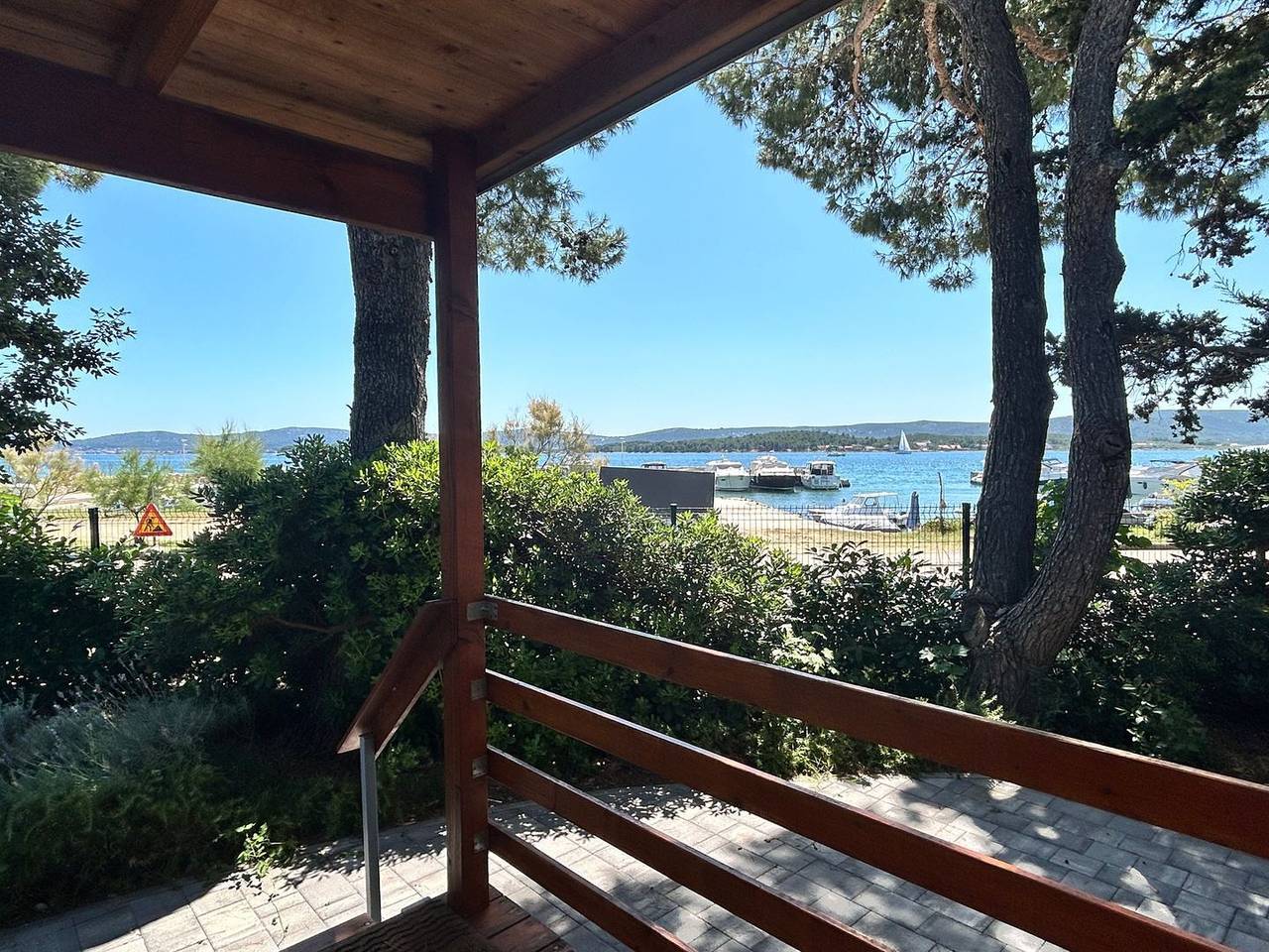 Traumhafter Küstenurlaub im 32m² großen Mobilheim mit Meerblick in Općina Sveti Filip i Jakov, Zadar