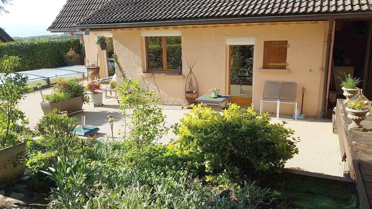 Appartement entier, Apartment with Garden View in Cranves-Sales, Région de Saint-Julien-en-Genevois