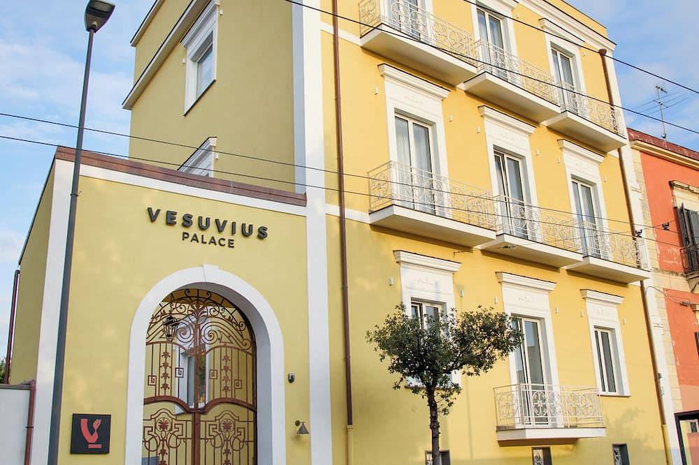 Entire apartment, Vesuvius Palace Aparthotel - Suite Venere in Ercolano, Vesuvio National Park