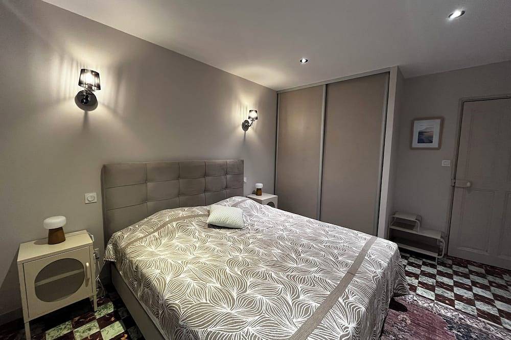 Just 8 minutes from Parc Spirou Provence. in Monteux, Vaucluse