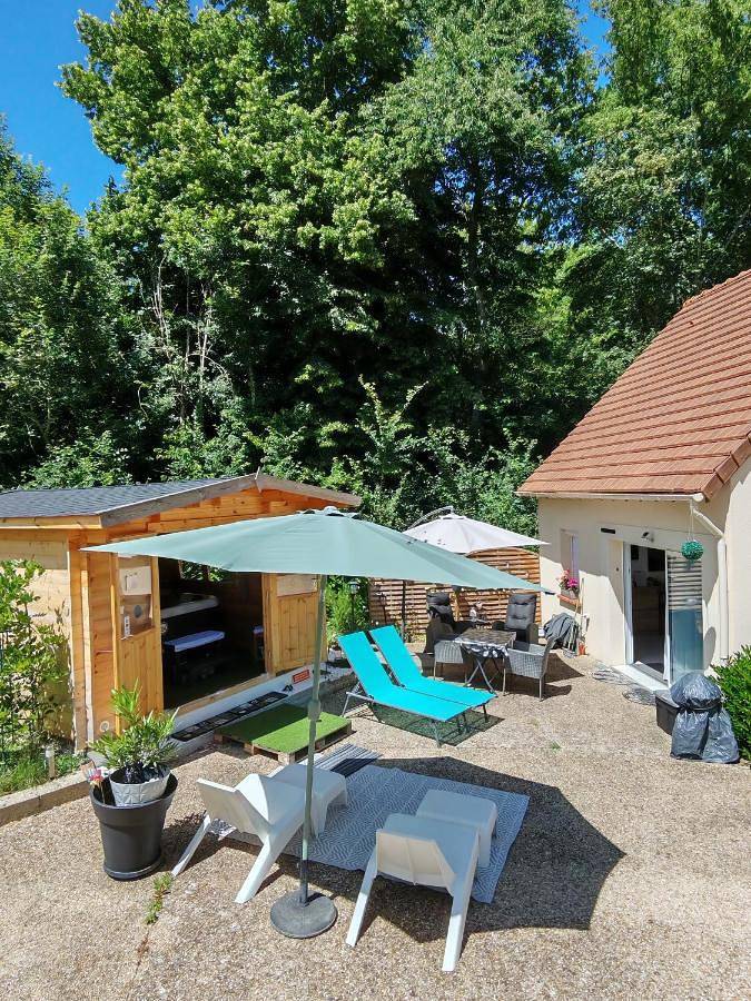 Location de vacances pour 3 personnes, avec jacuzzi et jardin à Blaru