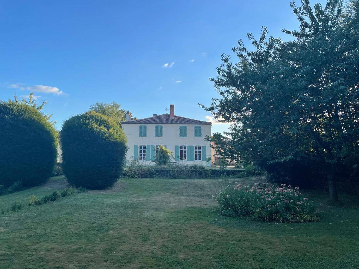 Le Prieuré Saint Pierre, gîtes et chambres d'hôtes dans un parc classé in Réaumur (Vendée), Fontenay-le-Comte