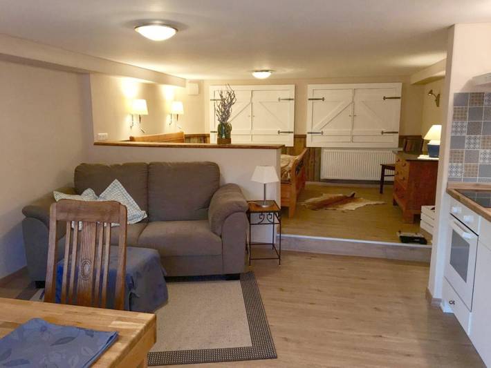 Ferienwohnung für 3 Personen, mit Terrasse und Garten sowie Ausblick in Much
