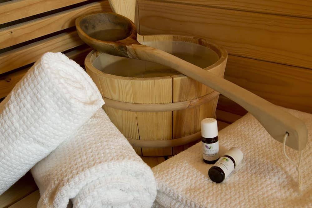 Séjour Insolite En Roulotte Avec Jacuzy Privatif in Noyant-et-Aconin, Aisne