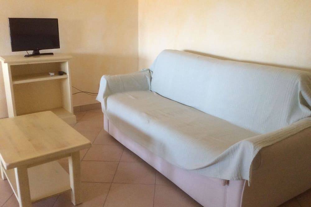 Entire apartment, Large two-room apartment on the first floor, with balcony and bathroom. in Cabras, Stagno di Càbras