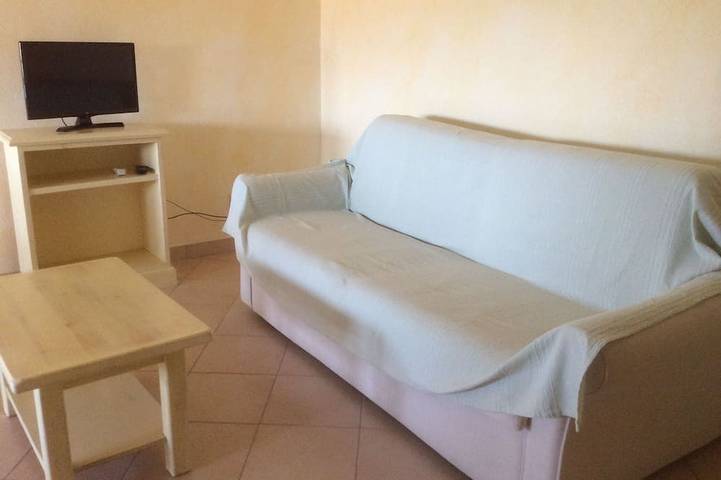 Appartamento intero, Large two-room apartment on the first floor, with balcony and bathroom. in Cabras, Stagno di Càbras