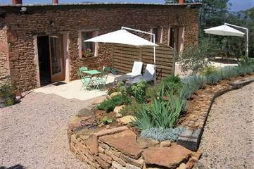 Gîte pour 2 personnes, avec jardin à Charnay