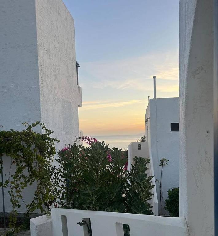 Appart’hôtel pour 2 personnes, avec piscine et vue sur le lac ainsi que jardin et vue