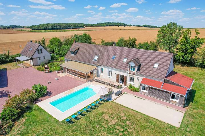 Maison de vacances pour 44 personnes, avec piscine ainsi que jardin et jacuzzi dans le Loir-et-Cher