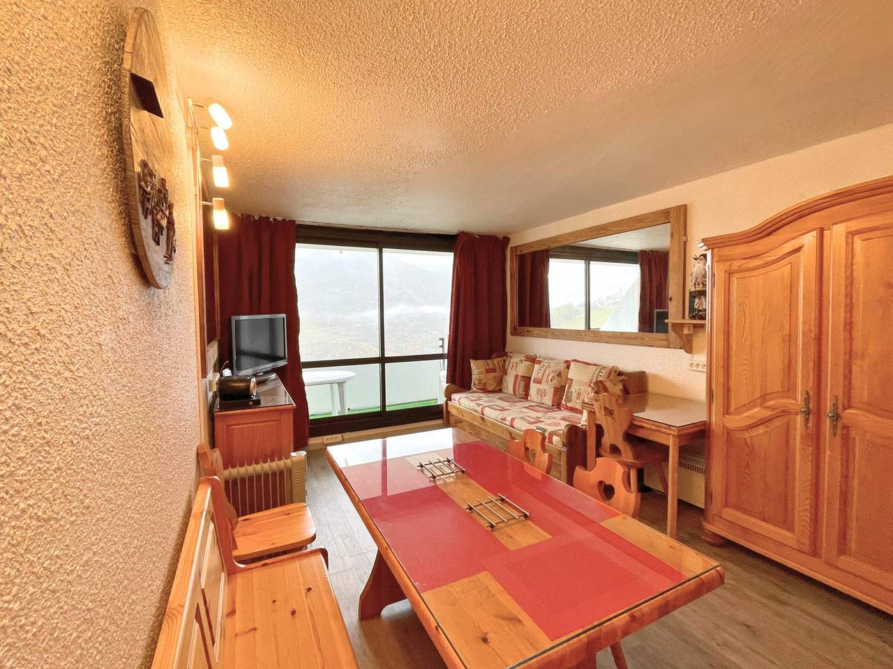 Geheel appartement, Charming Ski-in/Ski-out Apartment for 6 with Balcony and Free Wifi in Les Menuires, Saint-Martin-de-Belleville