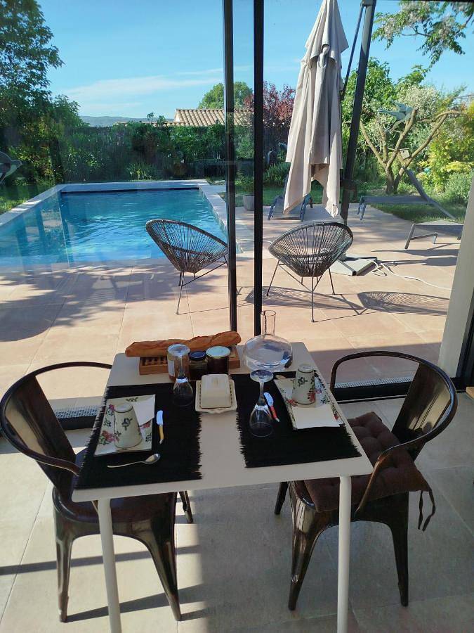 Chambre d’hôte pour 2 personnes, avec Terrasse ainsi que Jardin et Piscine