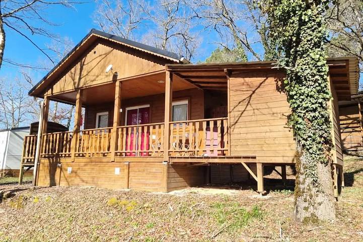 Gîte pour 5 personnes, avec Jacuzzi ainsi que Terrasse et Sauna à Peyrignac