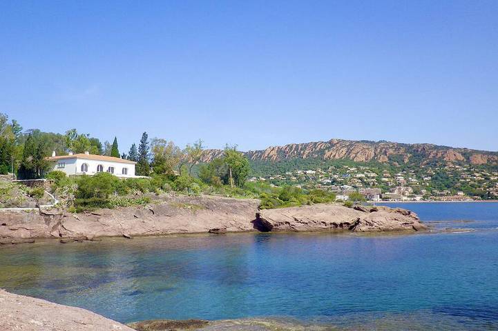 Maison de vacances pour 7 personnes, avec jardin ainsi que terrasse et jacuzzi dans Cap Estérel