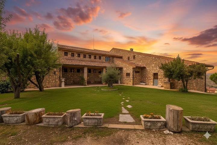 Casa rural para 14 personas, con Balcón y Terraza además de Jardín y Vistas en Encinas