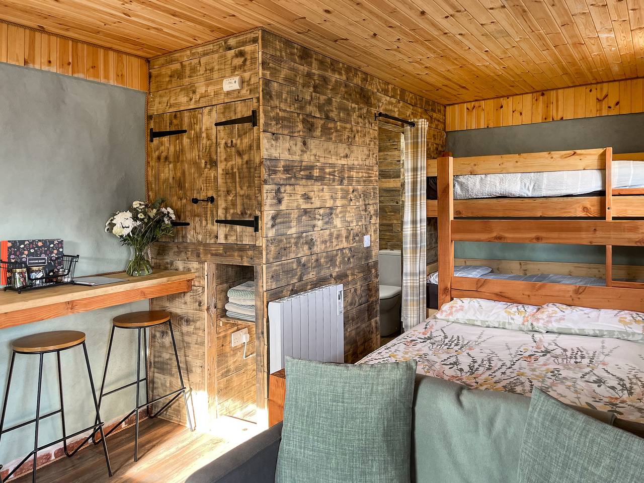 Honeysuckle Bale Cabin - Uk49073 in Moray