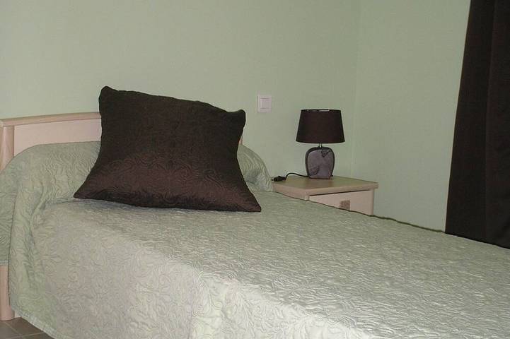 Location de vacances pour 5 personnes, avec jardin et terrasse à Prades-sur-Vernazobre - 4