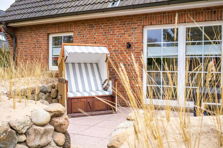 Zentrales Luxus Haus für 4 Pers. mit Sauna, Garten, 2 Pkw-Stellplätzen, WLAN. in Tinnum, Sylt (Gemeinde)