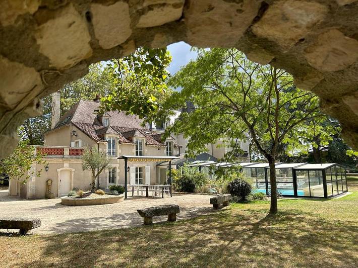 Location de vacances pour 15 personnes, avec vue et sauna ainsi que jardin et piscine à Bouresse