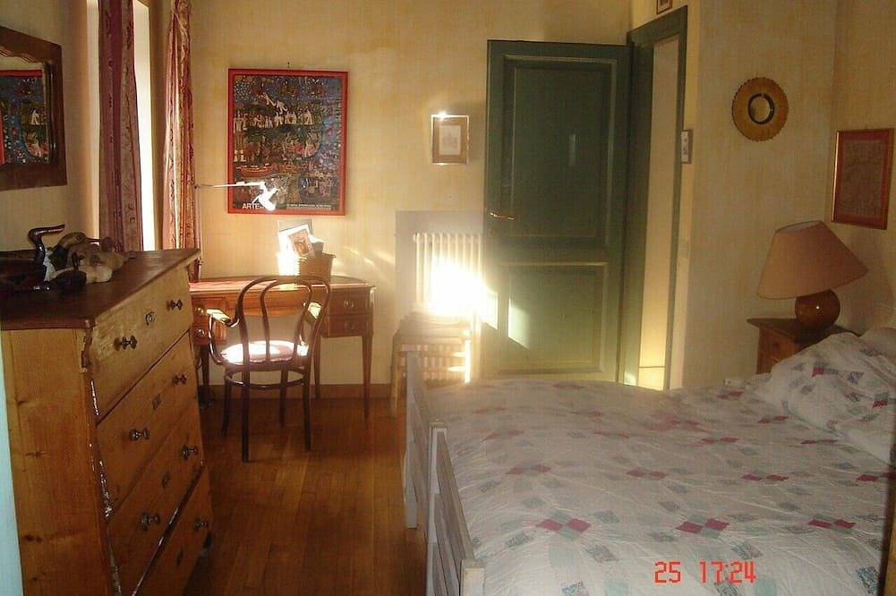 Stunning farm house plenty of peace, green spaces and with swimmingpool in Orte, Terni Provinz