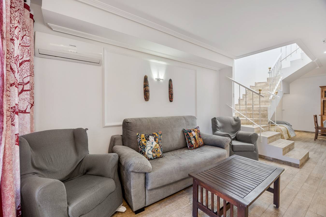 Casa Vacacional 'A Waterfront Townhouse' con Balcón, Wi-Fi y Aire Acondicionado in San Fernando, Costa de la Luz