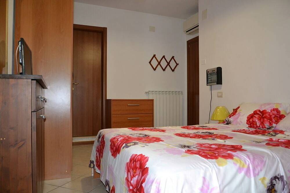 Entire apartment, Three-room apartment by the sea with garden in Adriatic Coast Abruzzo