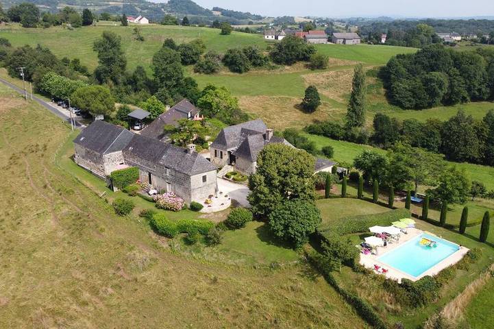 Maison de vacances pour 9 personnes, avec terrasse ainsi que jardin et piscine
