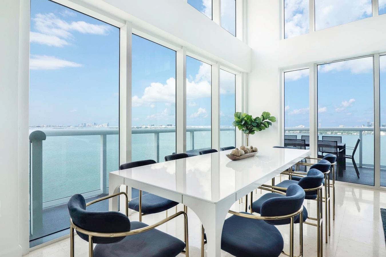 Apartamento entero, Roami at Adagio  Miami   Waterfront 3Bd in North Bay Village, Florida
