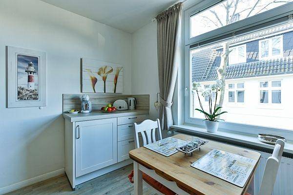 Ganze Ferienwohnung, App. 7 in strandnaher Lage - Bäderstil-Villa in Wenningstedt/Sylt in Wenningstedt, Sylt