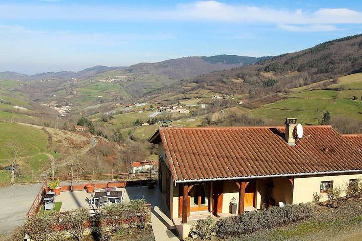 Location de vacances pour 4 personnes, avec Jardin à Courzieu
