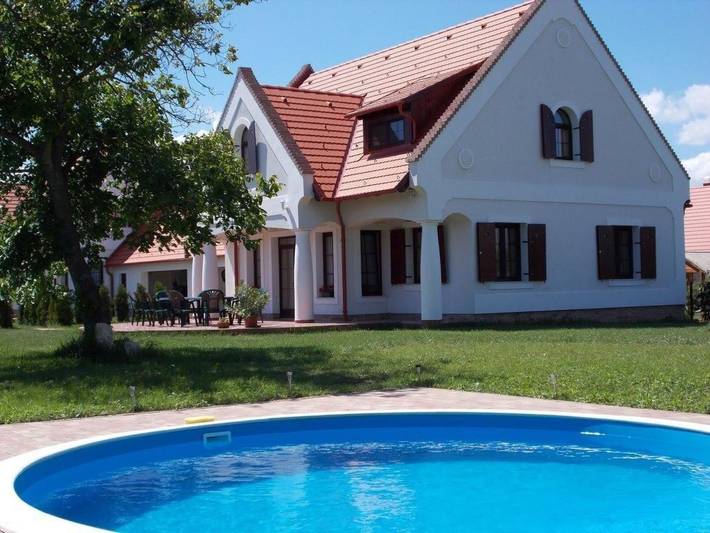 Ferienhaus für 17 Personen, mit Pool und Garten