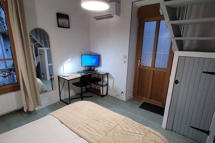 Location de vacances pour 4 personnes, avec balcon ainsi que jacuzzi et jardin, animaux acceptés à Vert-le-Grand - 3