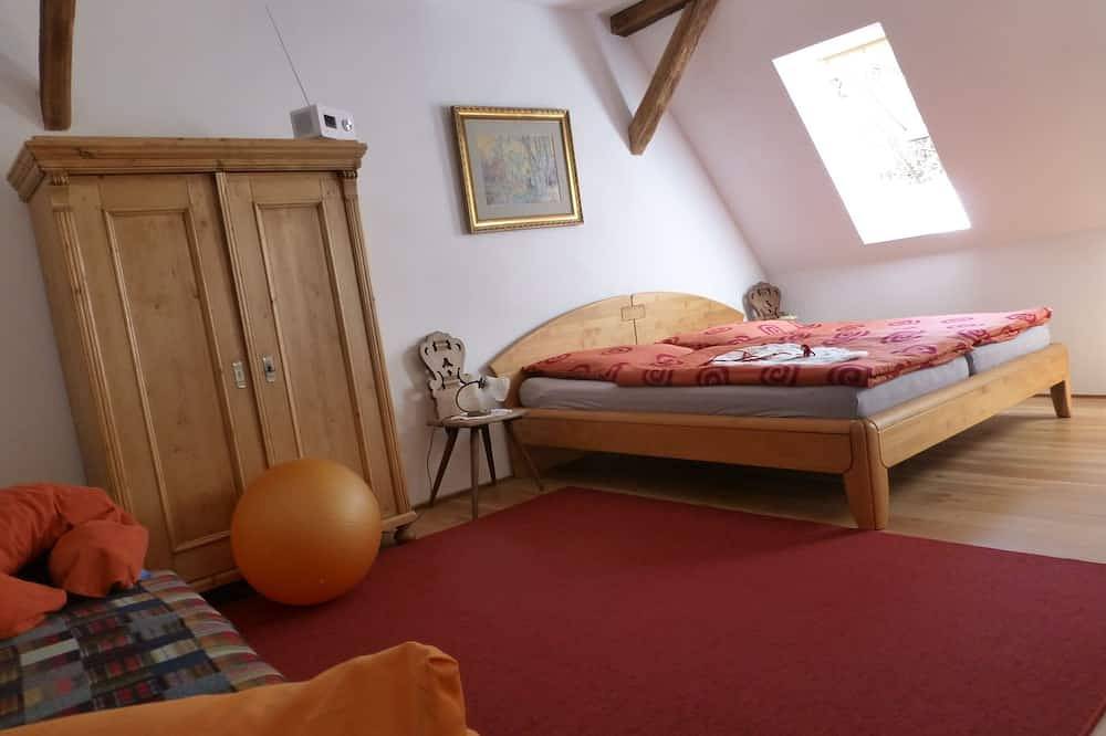 Ganze Wohnung, Hell,stilvoll-komfortabel im sonnenumfluteten  Fachwerkanwesen in Erlenbach bei Dahn, Landkreis Südwestpfalz