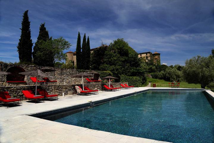 Gîte pour 4 personnes, avec piscine et terrasse