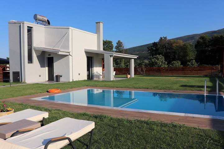 Vacation rental for 6 people, with Balcony and Terrace as well as Yard and Pool in Pieria